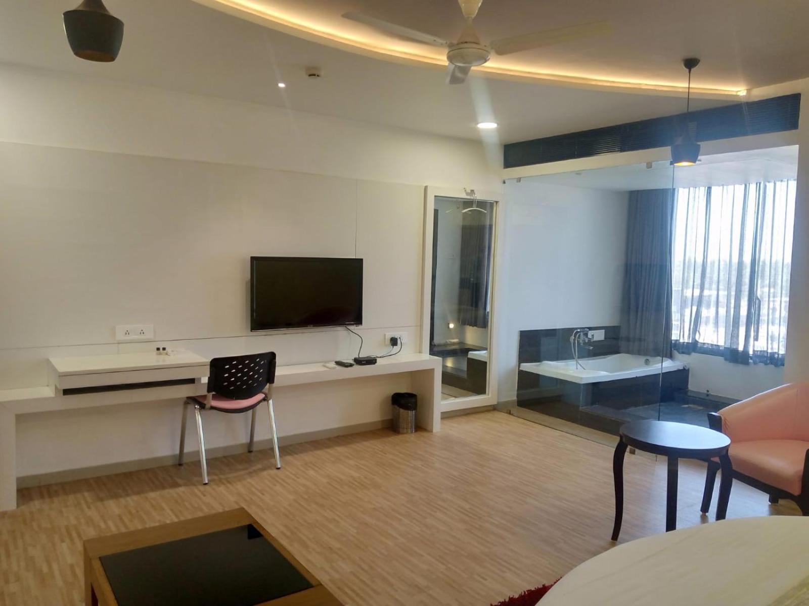 Hotel Shivalik - Mehsana Mahesana Eksteriør billede