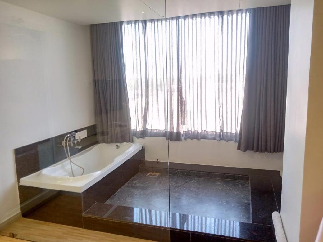 Hotel Shivalik - Mehsana Mahesana Eksteriør billede