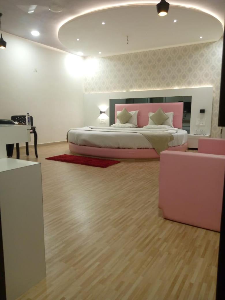 Hotel Shivalik - Mehsana Mahesana Eksteriør billede