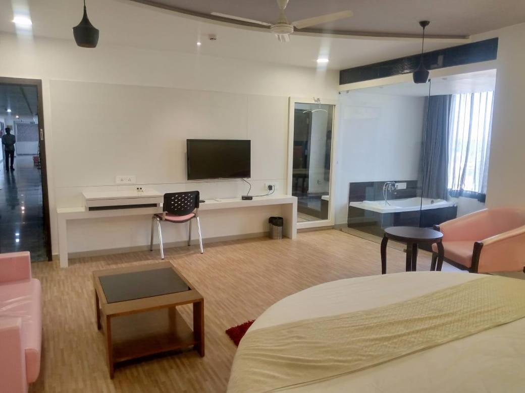 Hotel Shivalik - Mehsana Mahesana Eksteriør billede