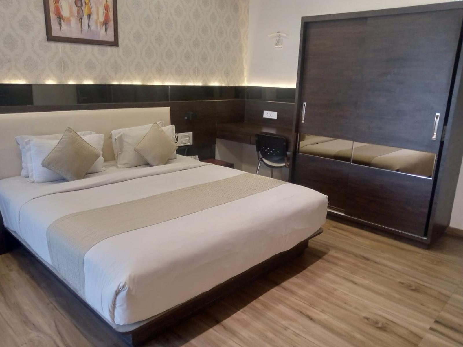 Hotel Shivalik - Mehsana Mahesana Eksteriør billede