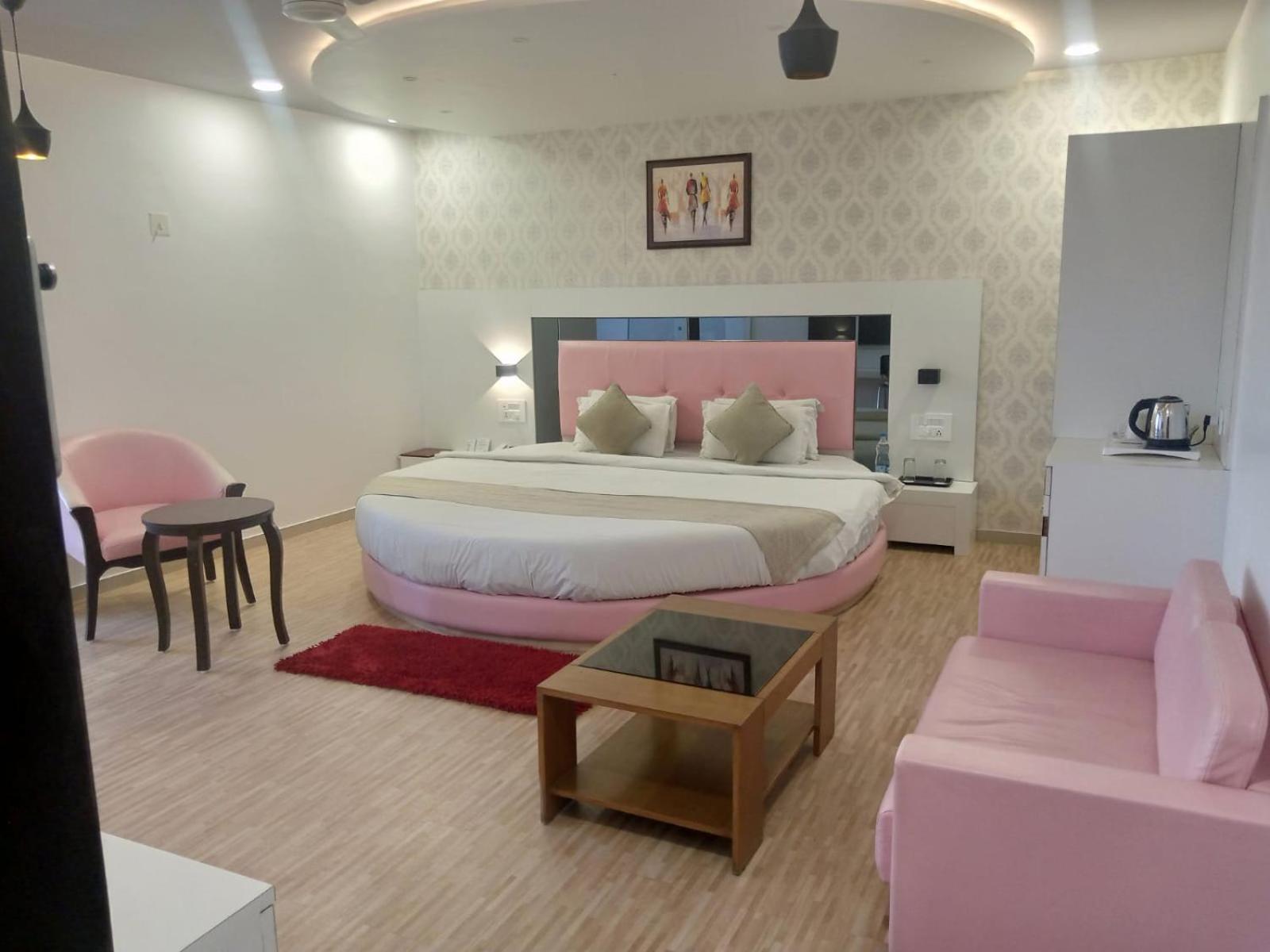 Hotel Shivalik - Mehsana Mahesana Eksteriør billede