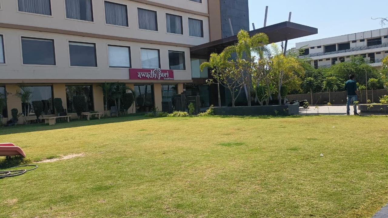 Hotel Shivalik - Mehsana Mahesana Eksteriør billede