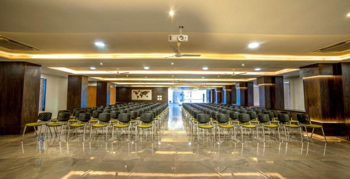 Hotel Shivalik - Mehsana Mahesana Eksteriør billede