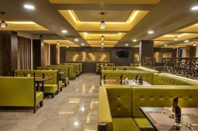 Hotel Shivalik - Mehsana Mahesana Eksteriør billede