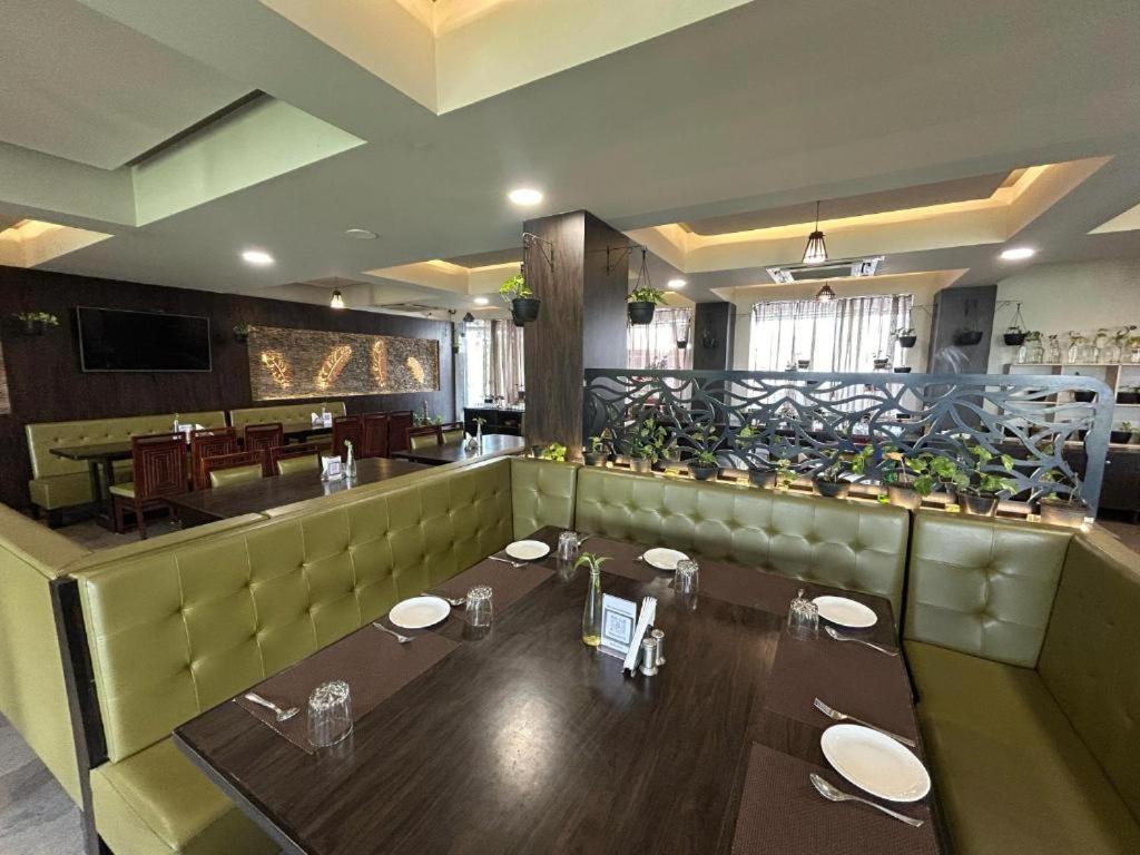 Hotel Shivalik - Mehsana Mahesana Eksteriør billede