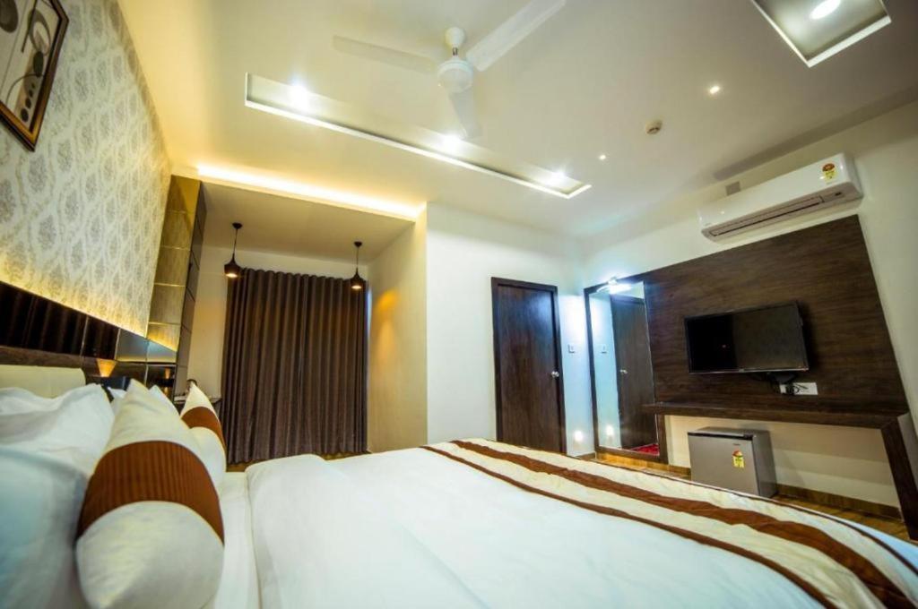Hotel Shivalik - Mehsana Mahesana Eksteriør billede