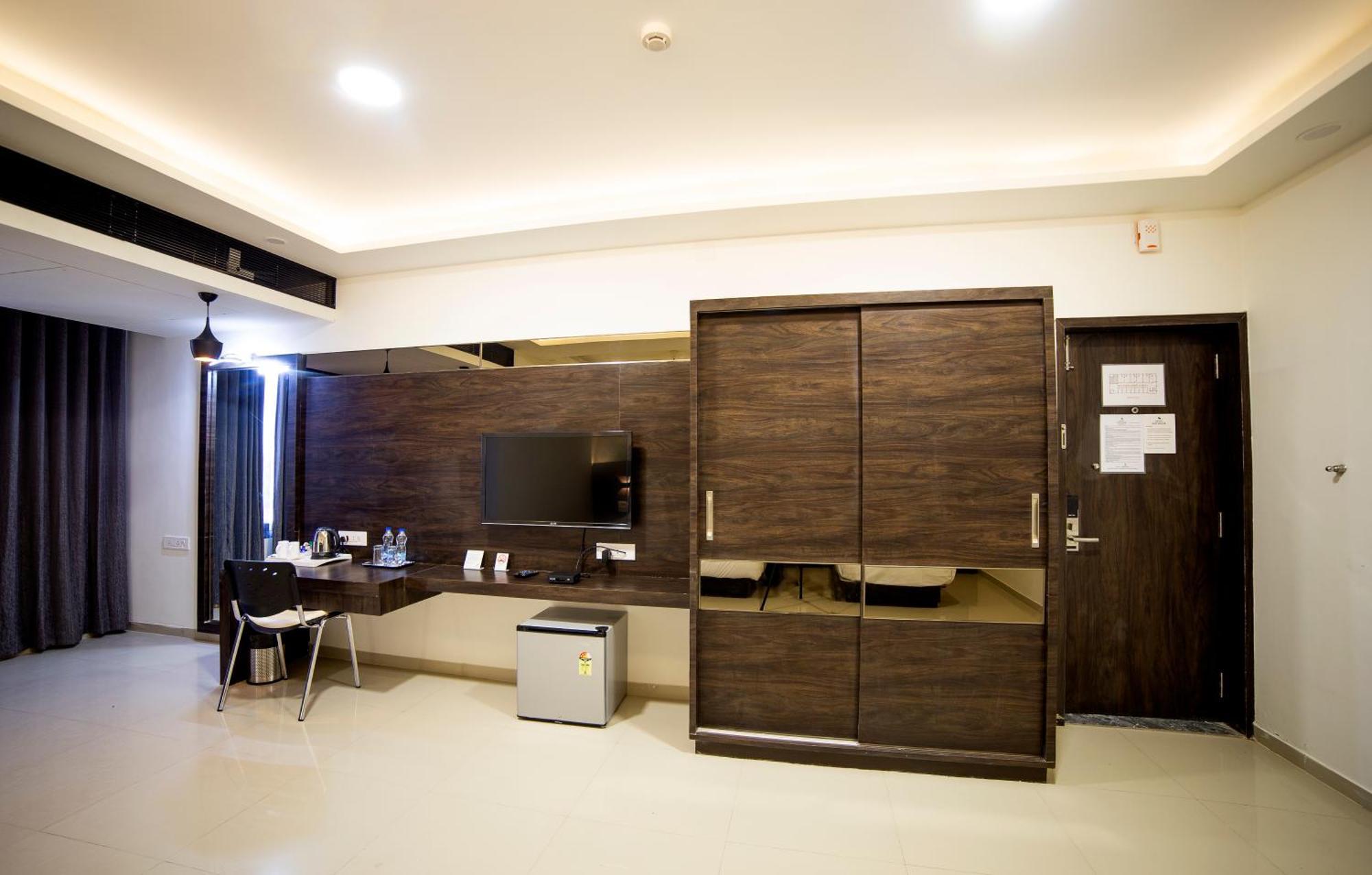 Hotel Shivalik - Mehsana Mahesana Eksteriør billede